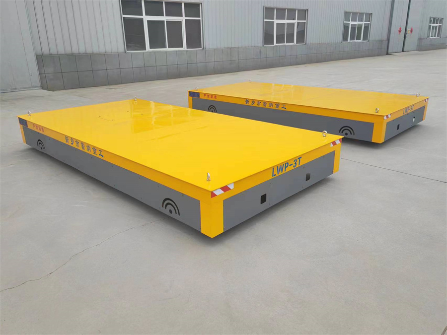 兩臺載重3噸無軌電動平車廠區測試運行
